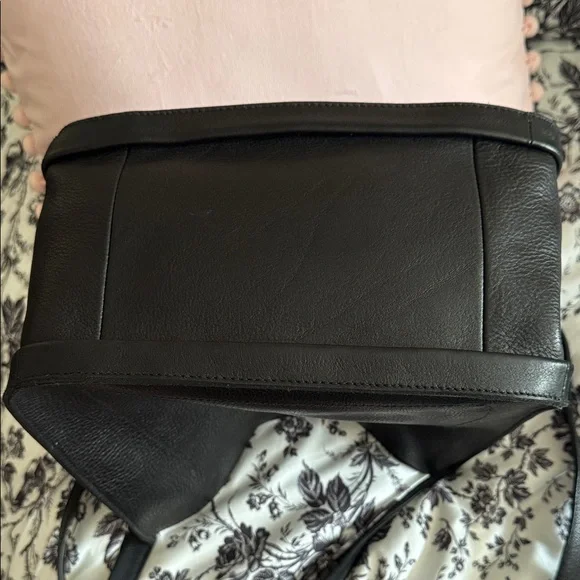 Madewell Black Leather Shoulder Bag - Picture 4 of 4